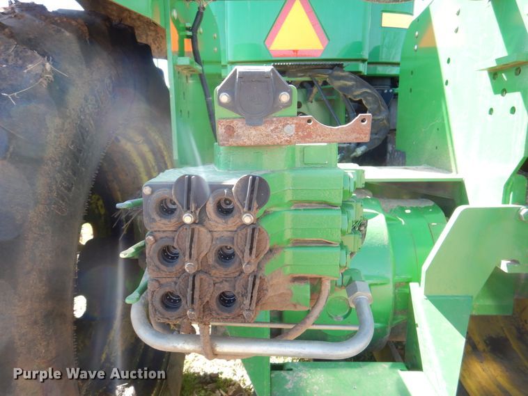 image for item II9877 2001 John Deere 9100  4WD tractor