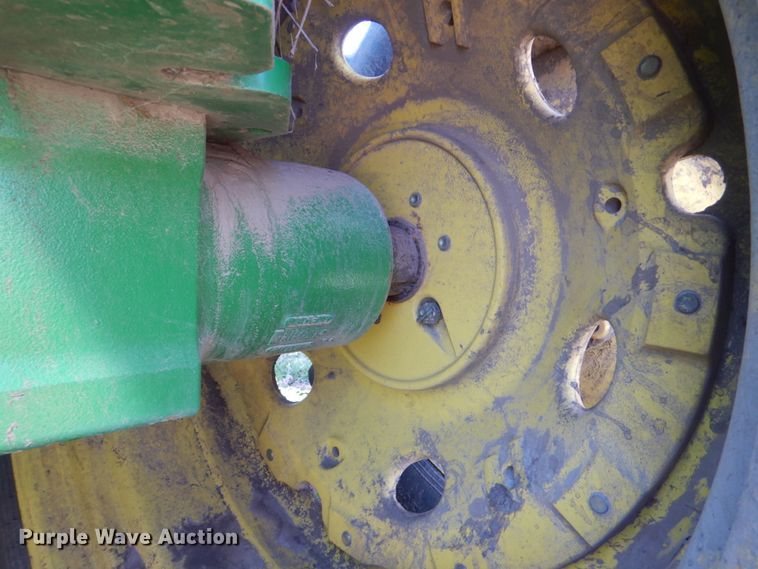 image for item II9877 2001 John Deere 9100  4WD tractor