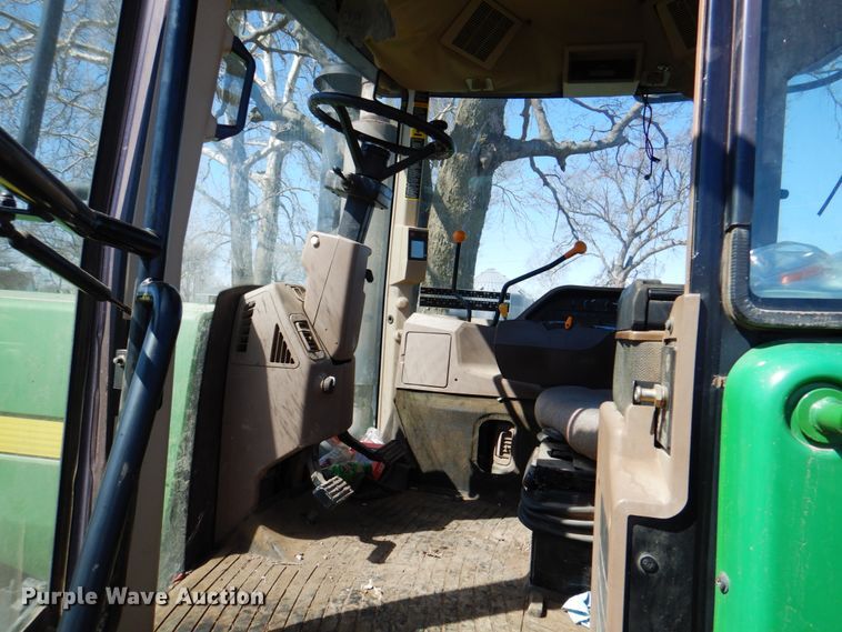 image for item II9877 2001 John Deere 9100  4WD tractor