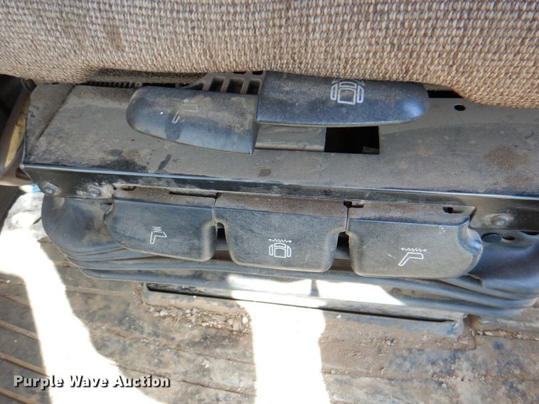 image for item II9877 2001 John Deere 9100  4WD tractor