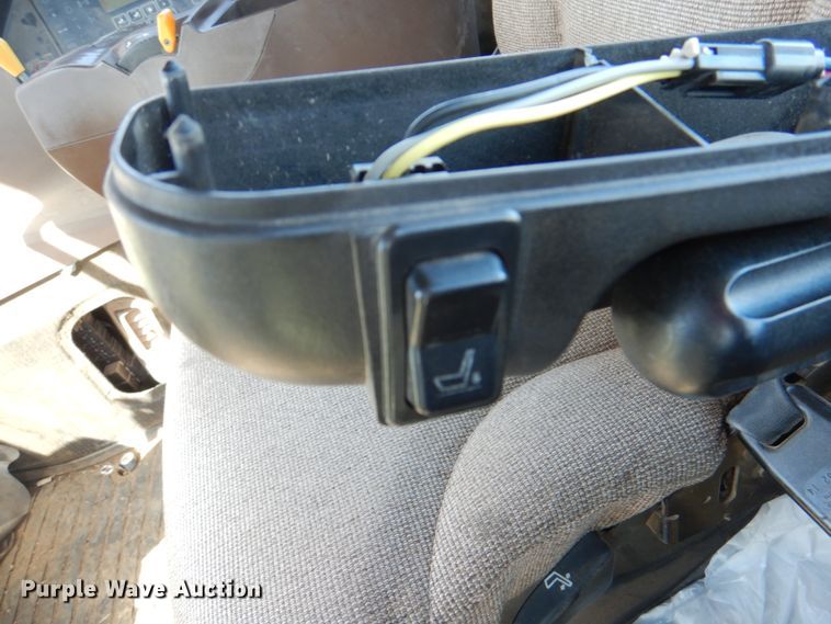 image for item II9877 2001 John Deere 9100  4WD tractor