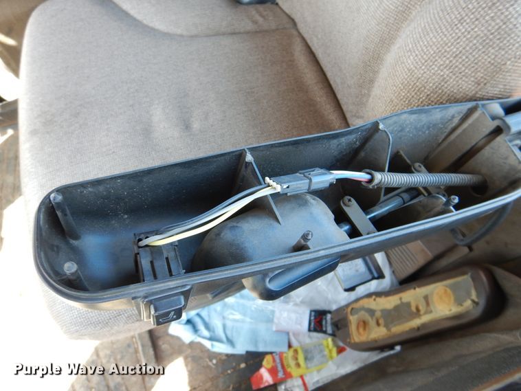 image for item II9877 2001 John Deere 9100  4WD tractor