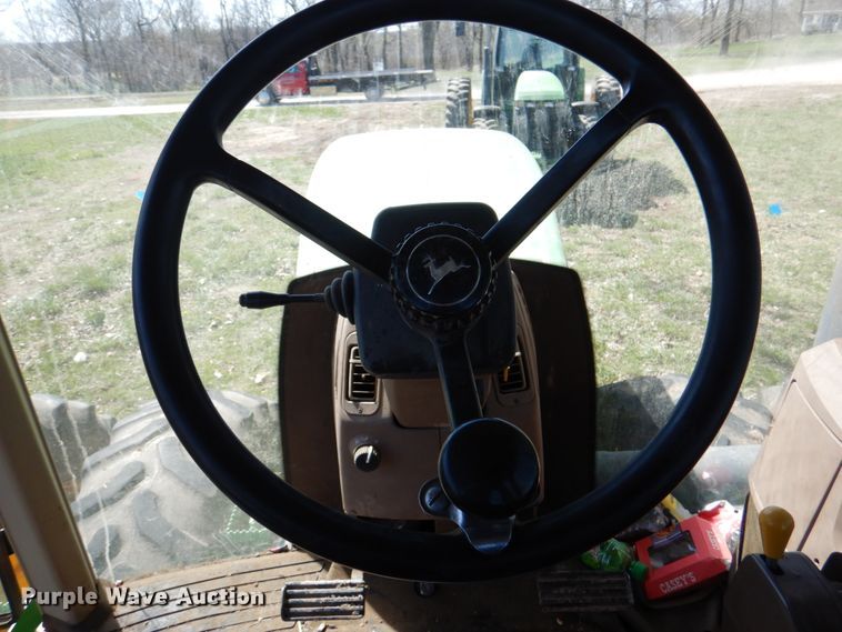 image for item II9877 2001 John Deere 9100  4WD tractor