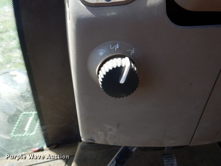 image for item II9877 2001 John Deere 9100  4WD tractor