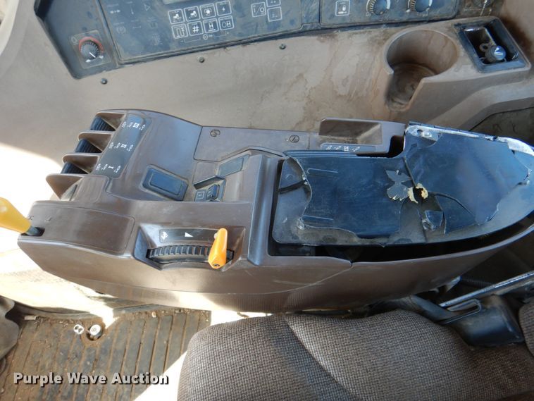 image for item II9877 2001 John Deere 9100  4WD tractor