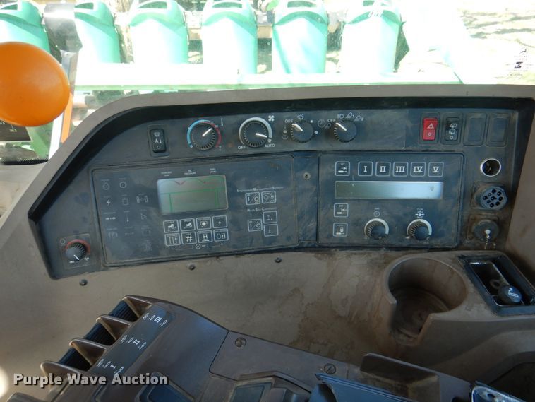 image for item II9877 2001 John Deere 9100  4WD tractor