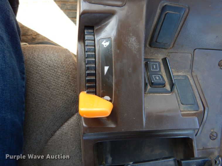 image for item II9877 2001 John Deere 9100  4WD tractor