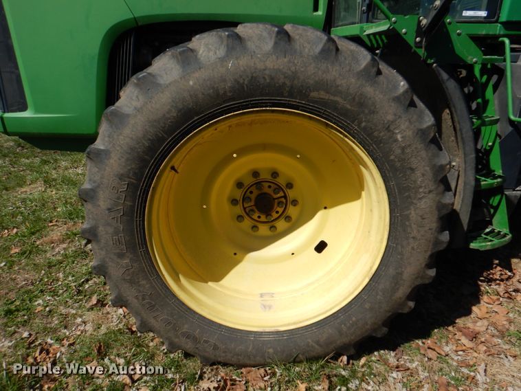 image for item II9877 2001 John Deere 9100  4WD tractor