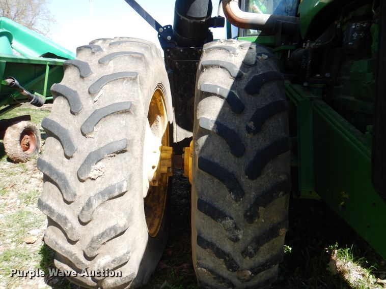 image for item II9877 2001 John Deere 9100  4WD tractor