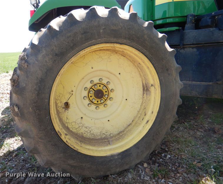 image for item II9877 2001 John Deere 9100  4WD tractor