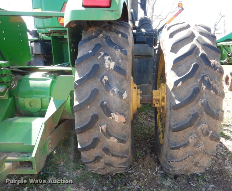 image for item II9877 2001 John Deere 9100  4WD tractor