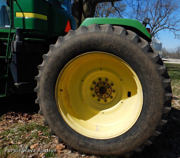 image for item II9877 2001 John Deere 9100  4WD tractor