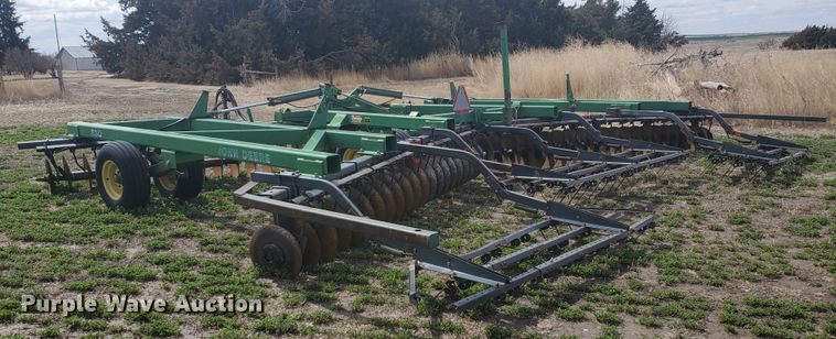 image for item IL9025 John Deere 630  disk