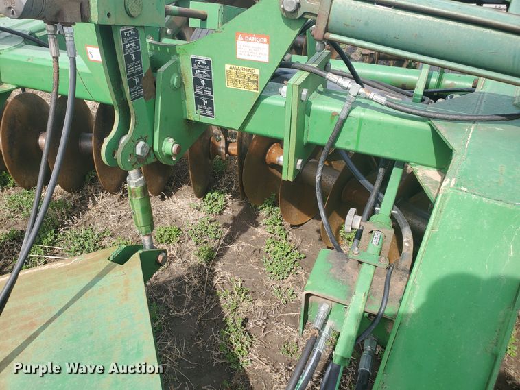 image for item IL9025 John Deere 630  disk