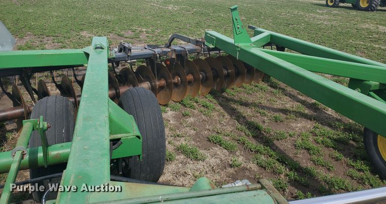 image for item IL9025 John Deere 630  disk