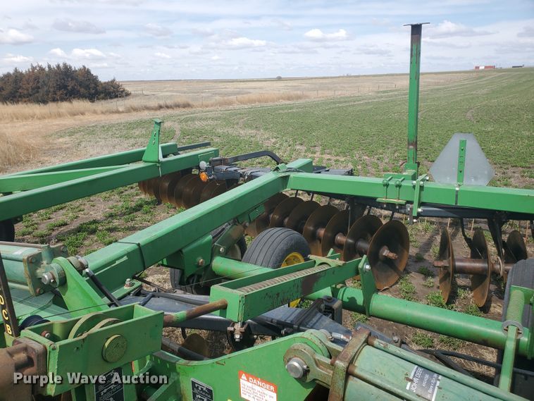 image for item IL9025 John Deere 630  disk