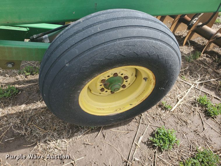 image for item IL9025 John Deere 630  disk