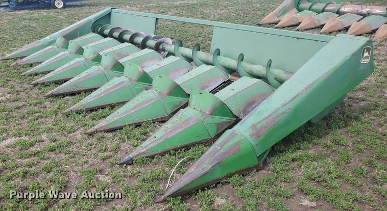 image for item IL9027 John Deere 843  corn head