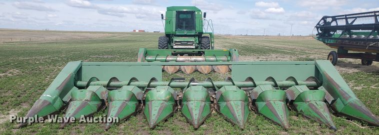 image for item IL9027 John Deere 843  corn head