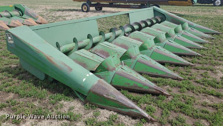 image for item IL9027 John Deere 843  corn head