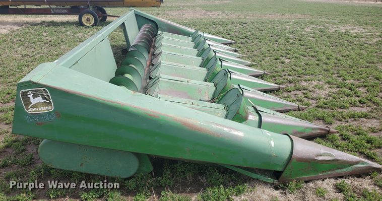 image for item IL9027 John Deere 843  corn head