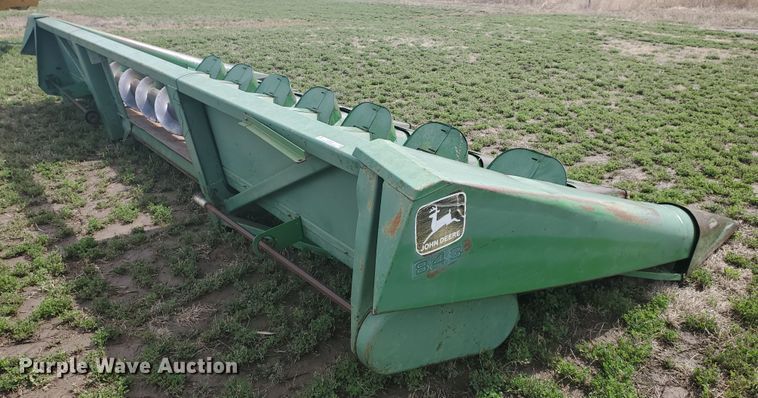 image for item IL9027 John Deere 843  corn head