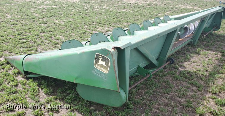 image for item IL9027 John Deere 843  corn head