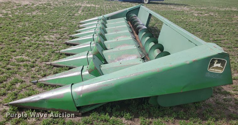 image for item IL9027 John Deere 843  corn head