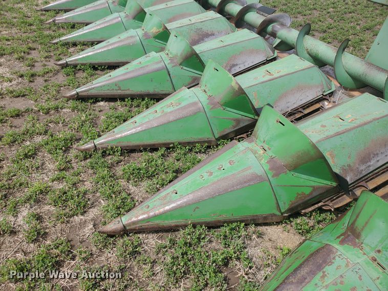 image for item IL9027 John Deere 843  corn head