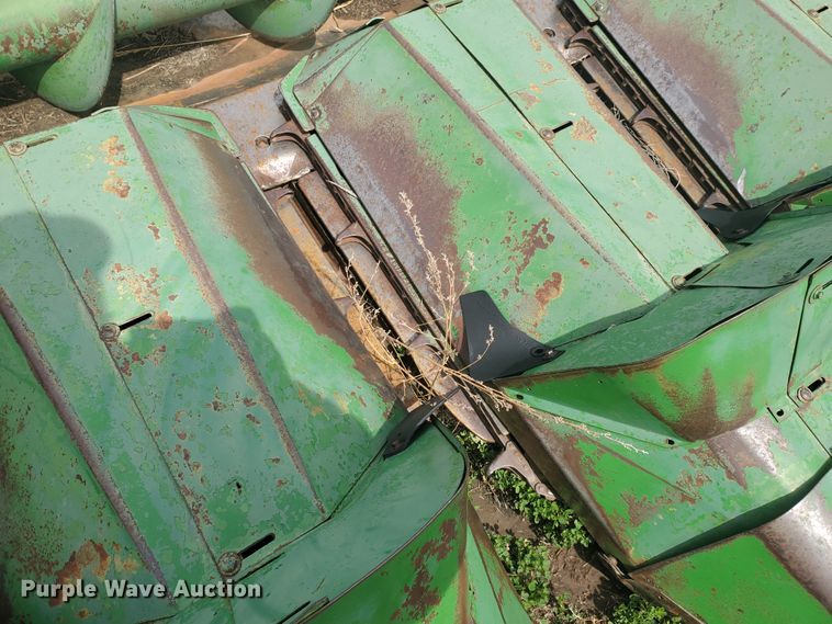 image for item IL9027 John Deere 843  corn head