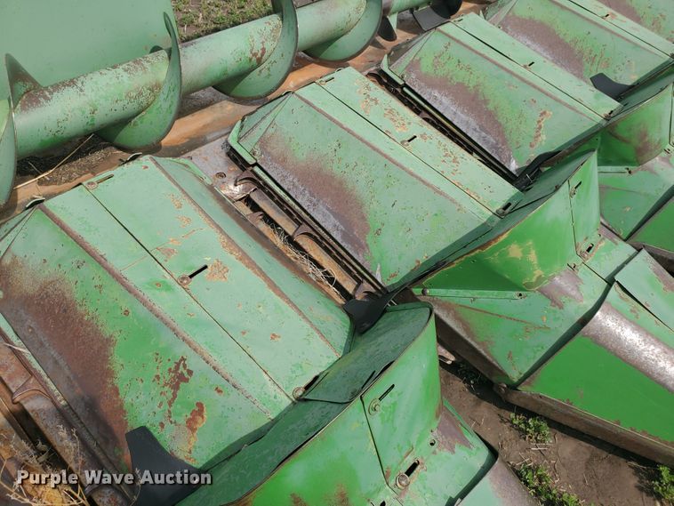 image for item IL9027 John Deere 843  corn head