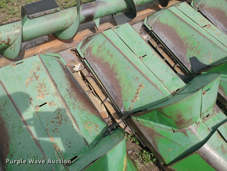 image for item IL9027 John Deere 843  corn head