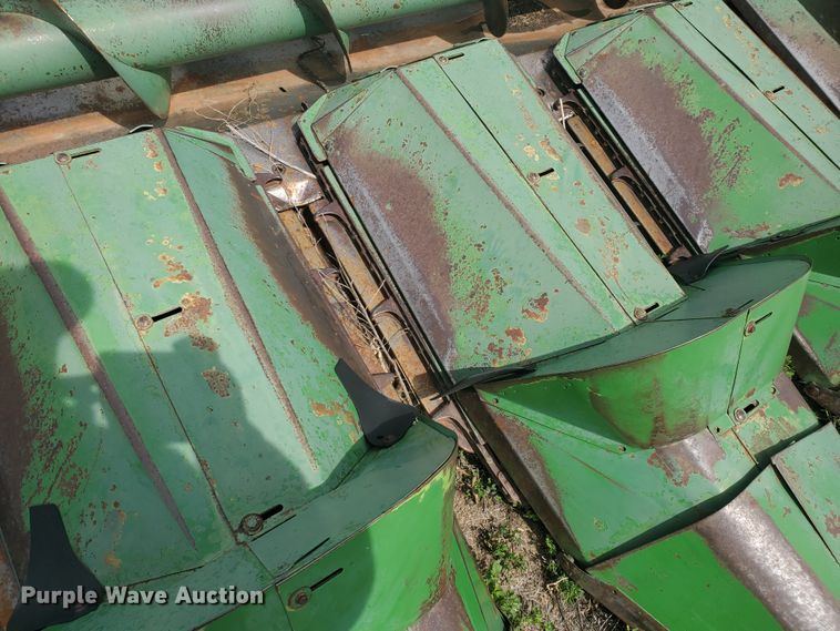 image for item IL9027 John Deere 843  corn head