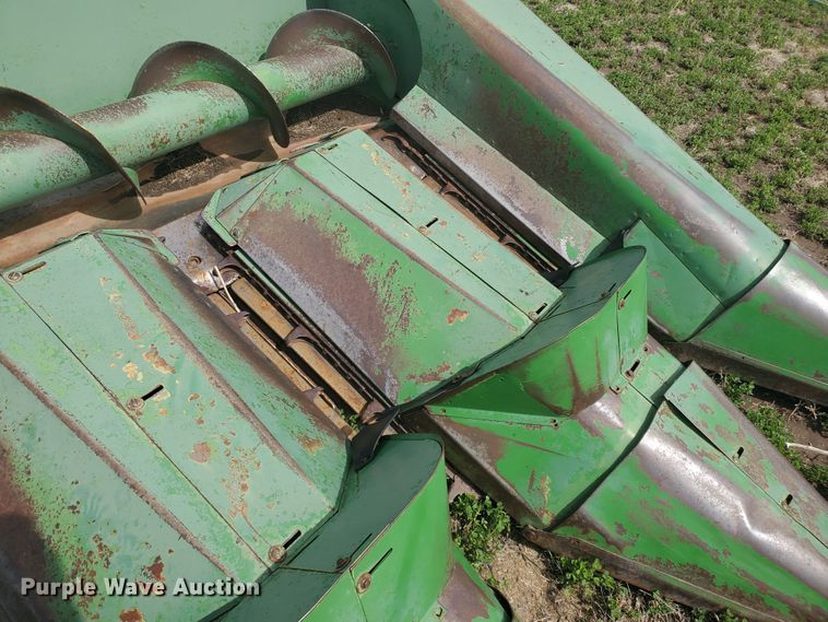 image for item IL9027 John Deere 843  corn head
