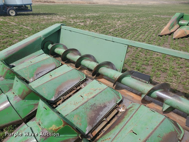 image for item IL9027 John Deere 843  corn head