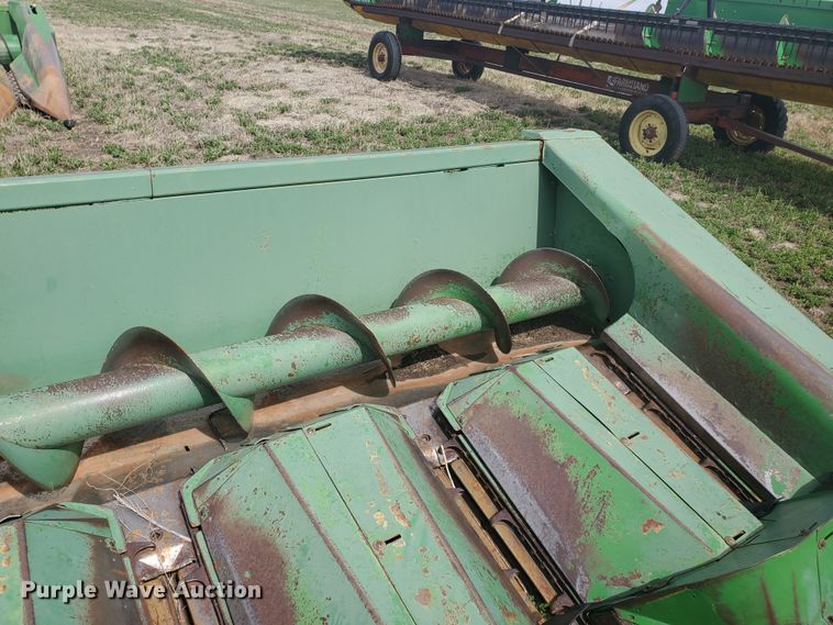 image for item IL9027 John Deere 843  corn head