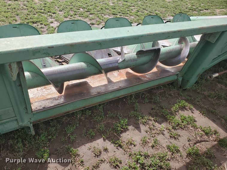 image for item IL9027 John Deere 843  corn head