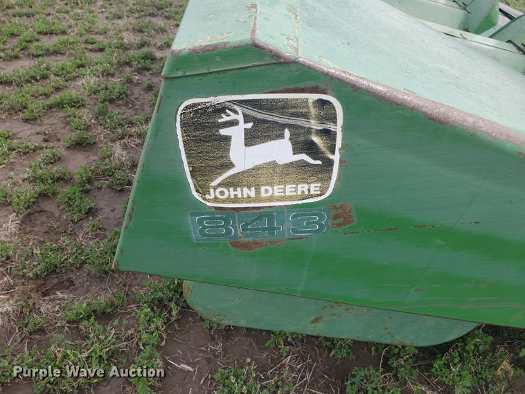 image for item IL9027 John Deere 843  corn head