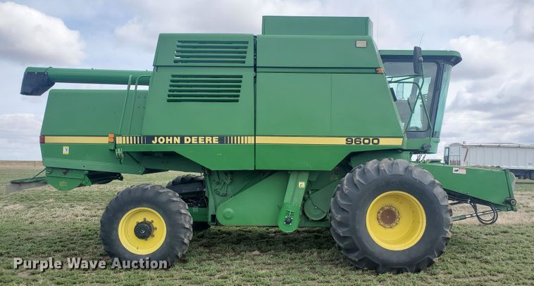 image for item IL9029 1992 John Deere 9600  RWA combine