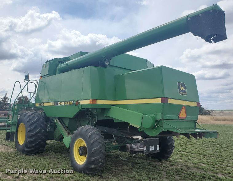 image for item IL9029 1992 John Deere 9600  RWA combine