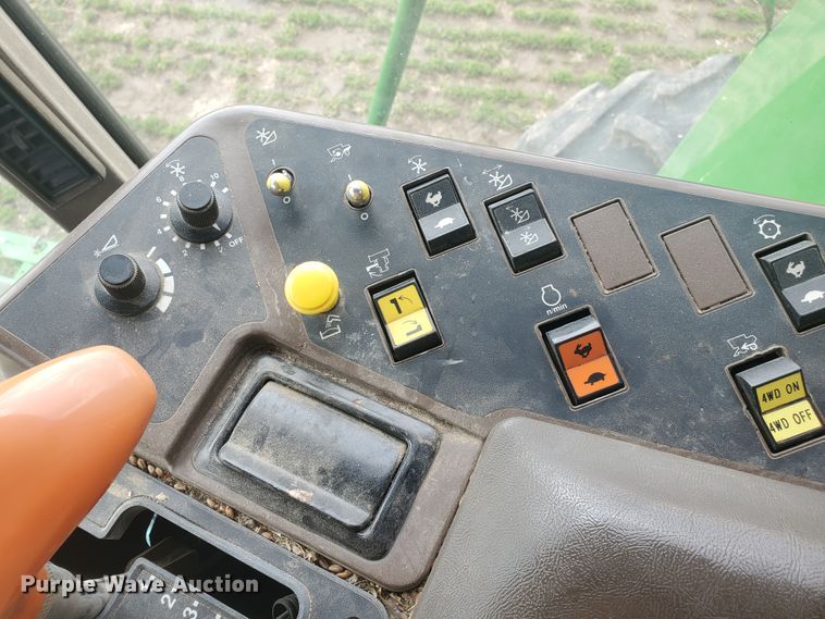 image for item IL9029 1992 John Deere 9600  RWA combine