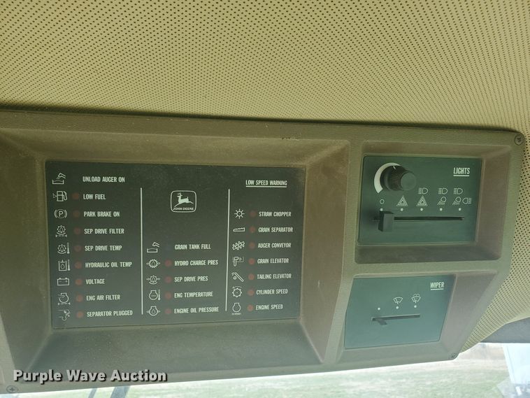 image for item IL9029 1992 John Deere 9600  RWA combine
