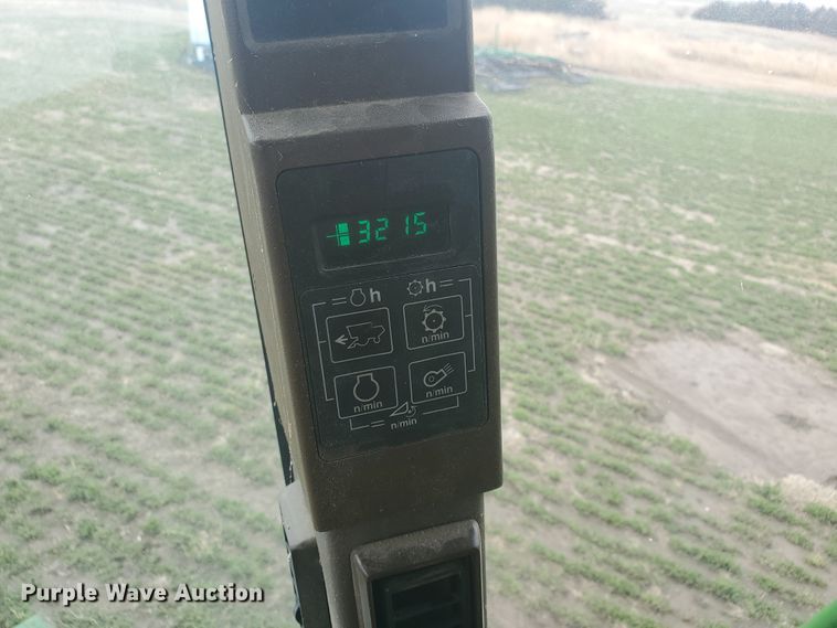 image for item IL9029 1992 John Deere 9600  RWA combine