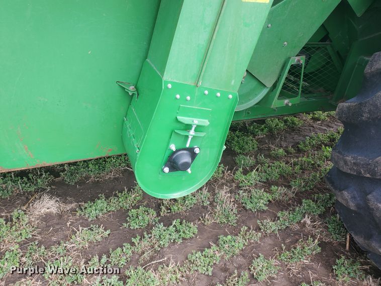 image for item IL9029 1992 John Deere 9600  RWA combine