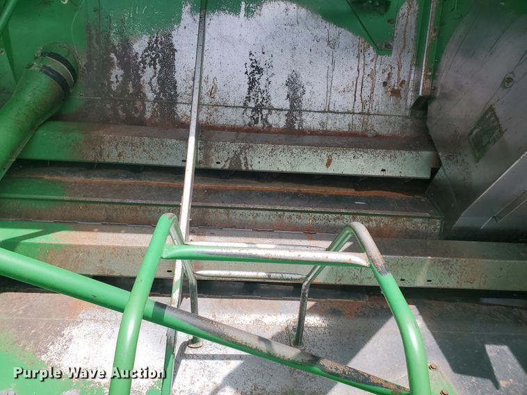 image for item IL9029 1992 John Deere 9600  RWA combine