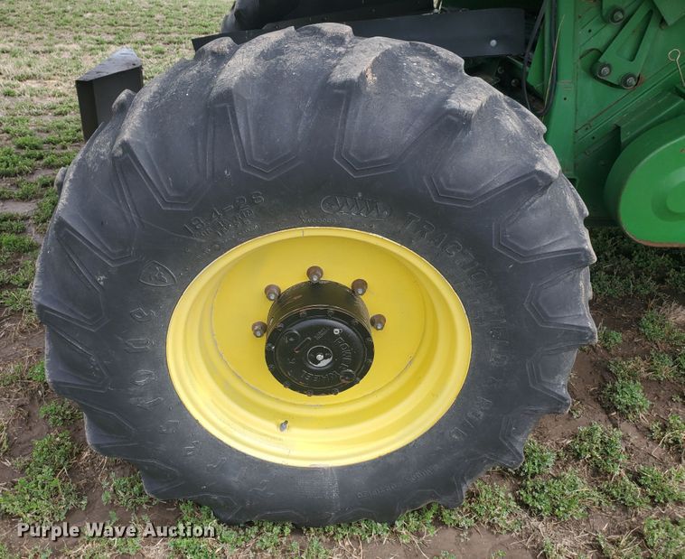 image for item IL9029 1992 John Deere 9600  RWA combine