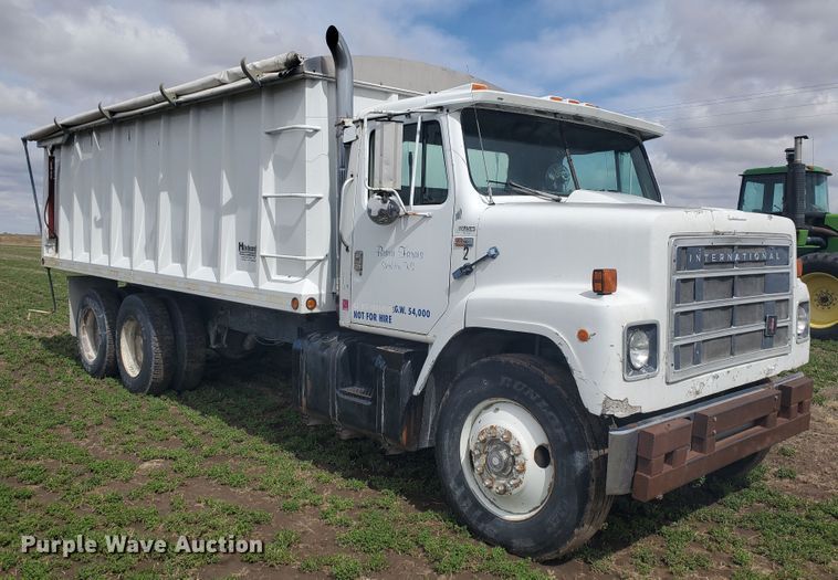 image for item IL9031 1984 International S2200  grain truck