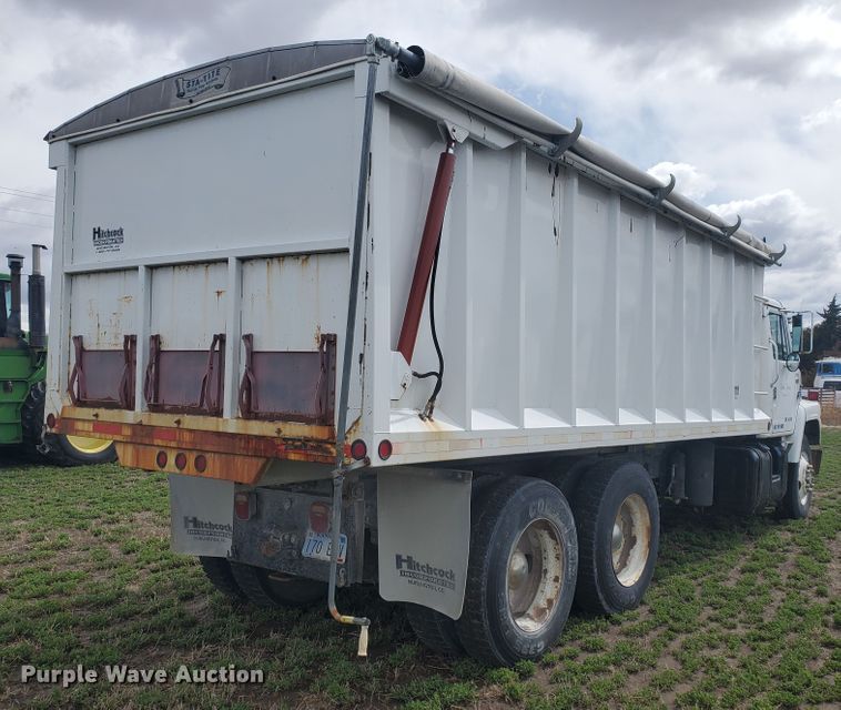 image for item IL9031 1984 International S2200  grain truck