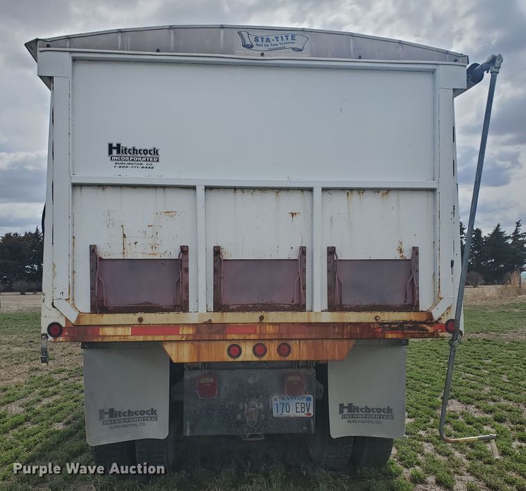 image for item IL9031 1984 International S2200  grain truck