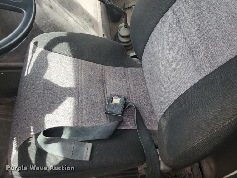 image for item IL9031 1984 International S2200  grain truck